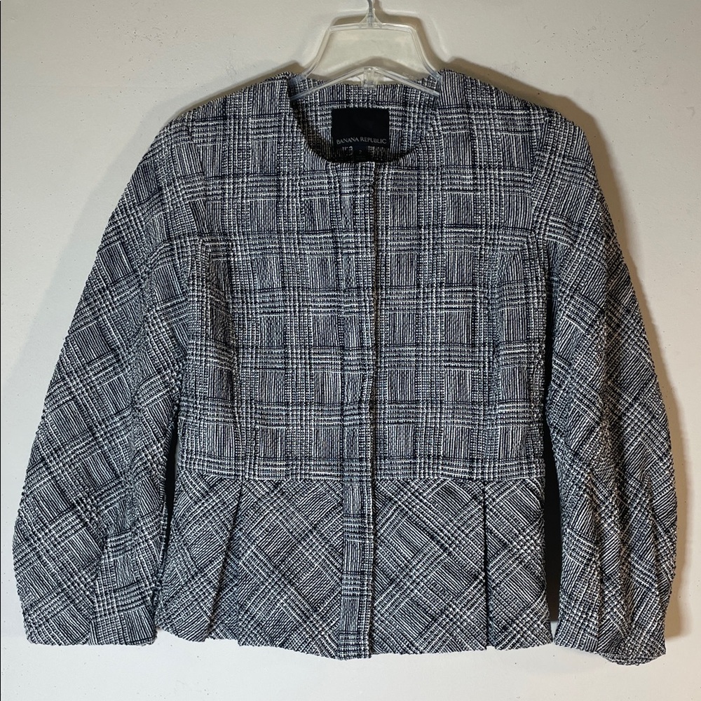 NWT. Banana Republic Black and White Plaid Peplum Tweed Blazer. 2.